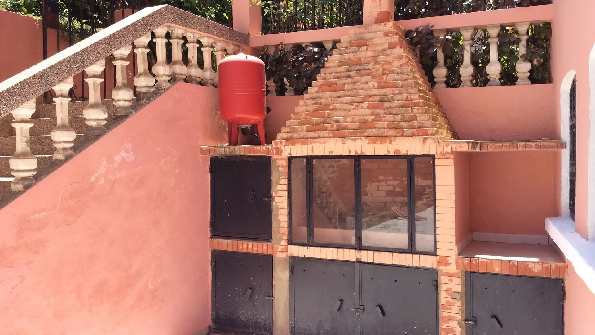 L\'Hostel location